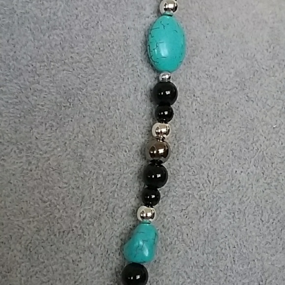 Crackled turquoise and silver beaded necklace - Picture 3 of 4